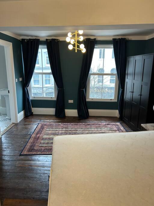 Апартаменты Patrick Street Townhouse Корк Экстерьер фото