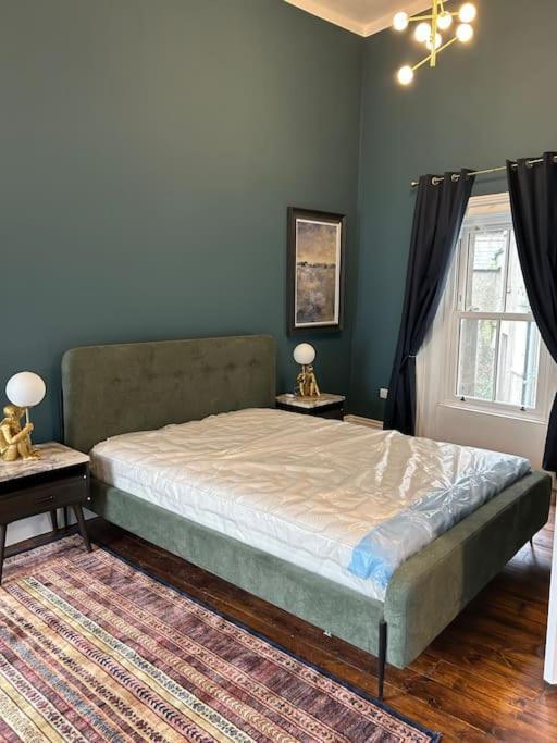 Апартаменты Patrick Street Townhouse Корк Экстерьер фото